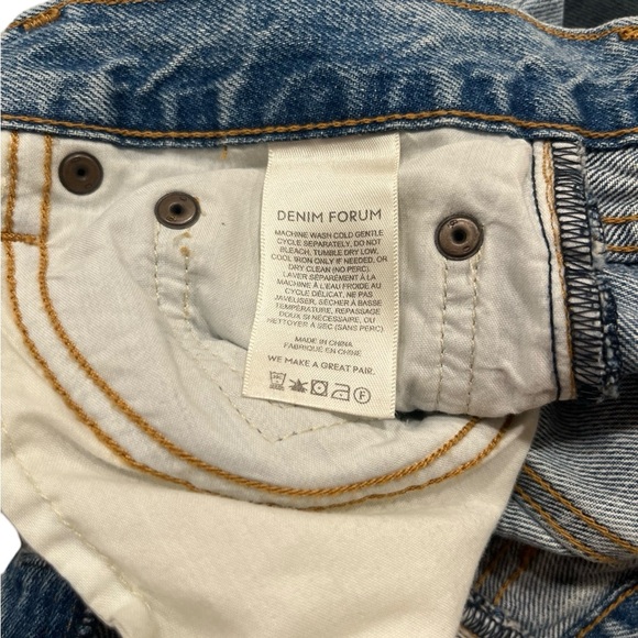 Aritzia Denim Forum Light Blue Distressed High Rise Loose Jeans | Size 25/29L - Picture 14 of 15